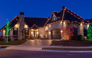 Read more about the article Hanging Holiday Lights Without the Headache