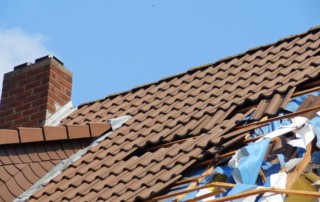 Read more about the article Hurricane Roof Damage Only a Licensed Roofer Should Fix